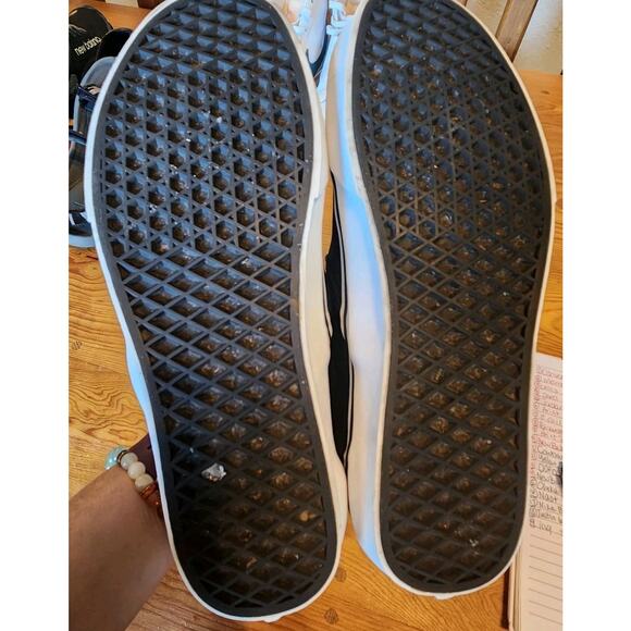 VANS FANGS BLACK LEATHER SNEAKERS MENS 10.5 HALLOWEEN VAMPIRE GOTHIC DARK SKATER - Picture 7 of 7